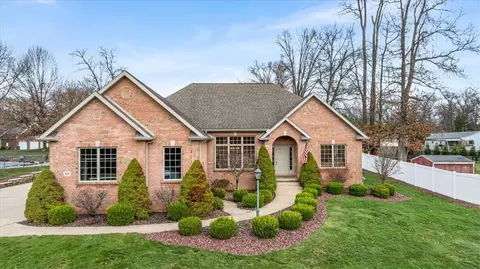 111 Heartland Dr, Butler, PA 16001