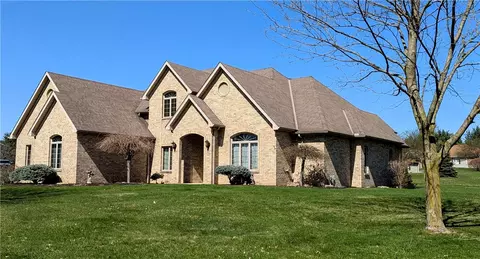 200 Stirling Dr, Butler, PA 16001