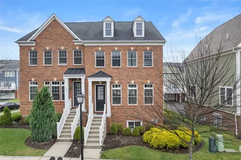 218 Venango Trl, Mars, PA 16046