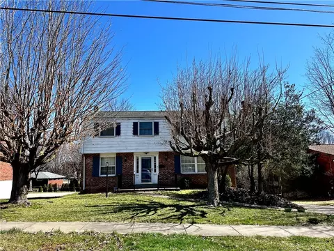 67 Emerson St, Uniontown, PA 15401