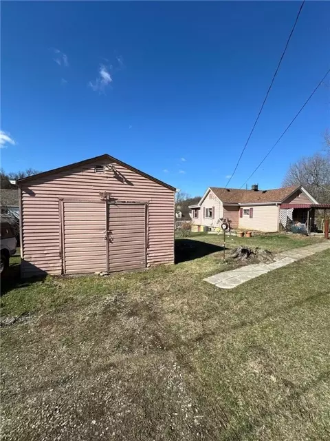 110 Sharp St, Clairton, PA 15025 photo 36