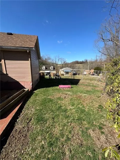 110 Sharp St, Clairton, PA 15025 photo 38