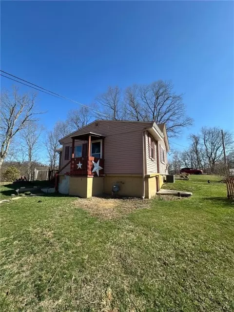 110 Sharp St, Clairton, PA 15025 photo 4