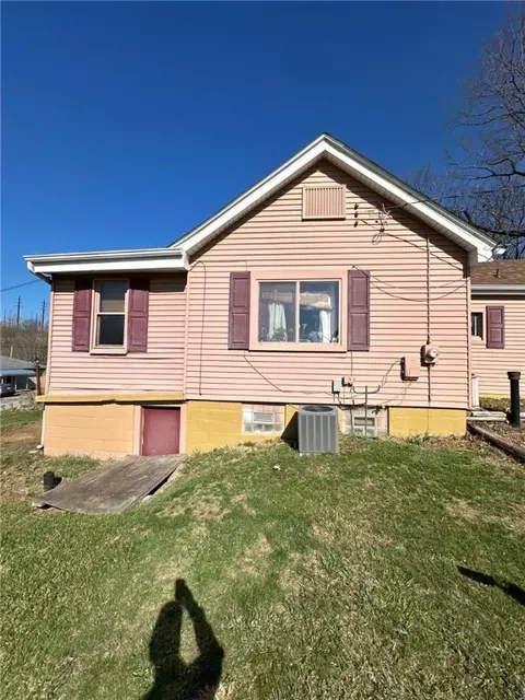 110 Sharp St, Clairton, PA 15025 photo 37