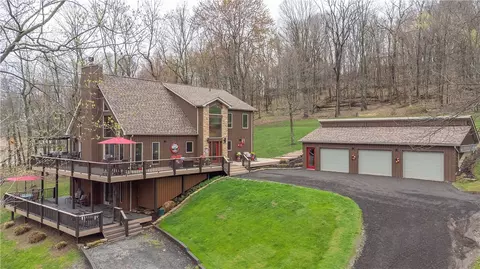 200 Whitetail Wood Ln, Washington, PA 15301
