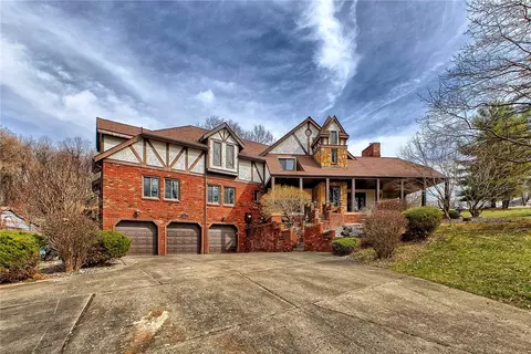 133 Farmington Pl, Greensburg, PA 15601
