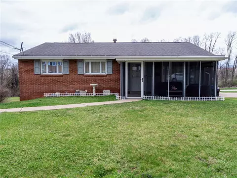 237 Connecticut Dr, New Kensington, PA 15068
