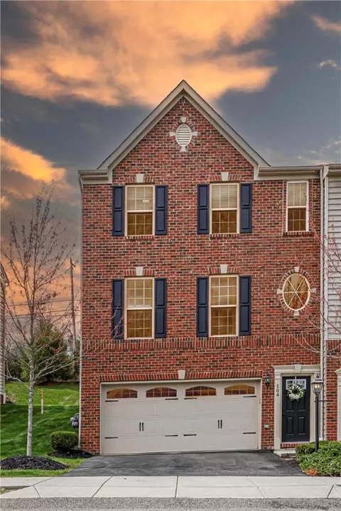 104 Noble Woods Dr, Coraopolis, PA 15108