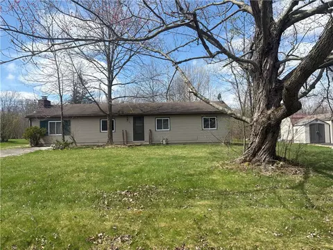 66 Milton St, Clark, PA 16113