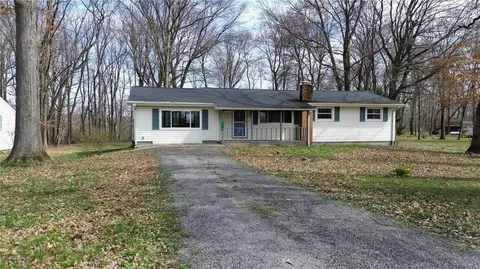 115 Sanderson Dr, Slippery Rock, PA 16057