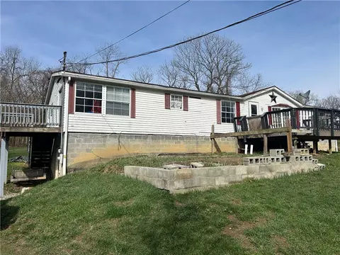826 1st St, La Belle, PA 15450