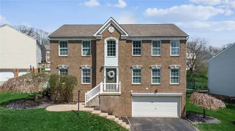 226 Chanticleer Cir, New Stanton, PA 15672