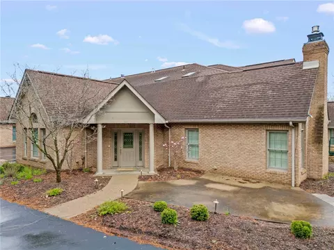322 Village Green Dr, Mcmurray, PA 15317