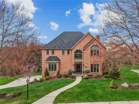 9910 Le Grand Dr, Wexford, PA 15090