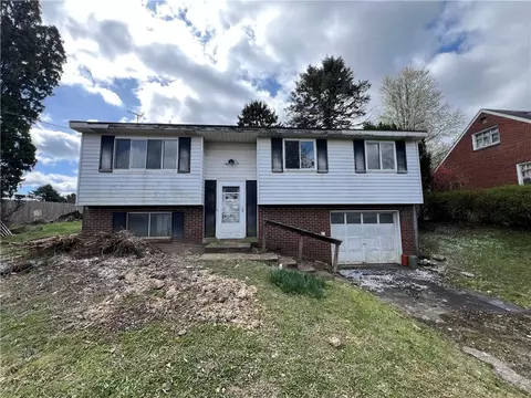 546 Center Hill Dr, Plum, PA 15239