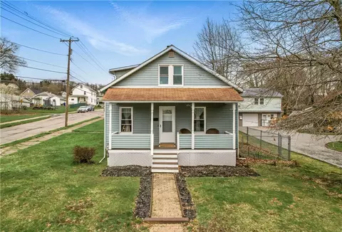536 1st Ave, Ellwood City, PA 16117
