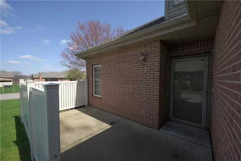 122 Crosswynds Dr, Beaver Falls, PA 15010