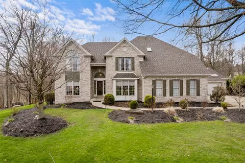 126 Maplevue Dr, Beaver Falls, PA 15010