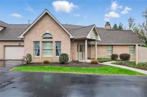 325 Village Green Dr, Canonsburg, PA 15317