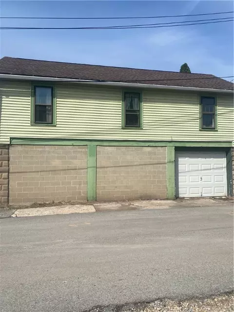 817 Shryock Ave, Indiana, PA 15701