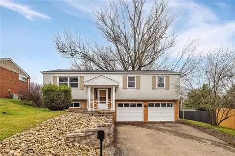 447 Tahoe Dr, Pittsburgh, PA 15239