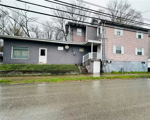 569 E Maiden St, Washington, PA 15301