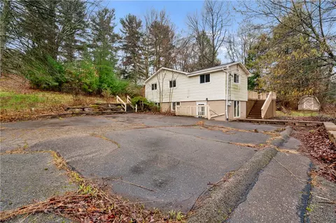 134 Becks Run Rd, Coraopolis, PA 15108