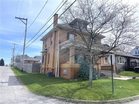 1526 20th Ave, Beaver Falls, PA 15010