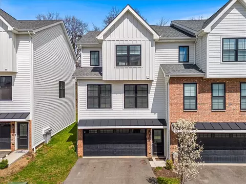 308 Thurgood Dr, Warrendale, PA 15086