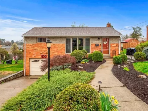 435 Elaine Dr, Pittsburgh, PA 15236