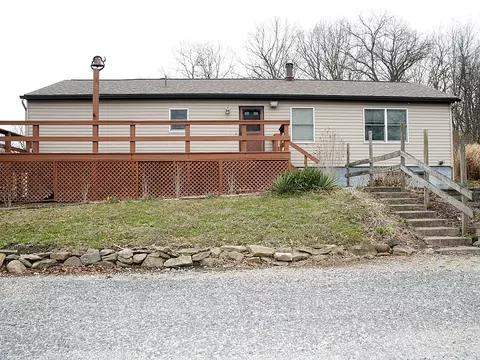 196 Oak Knoll Rd, Hookstown, PA 15050