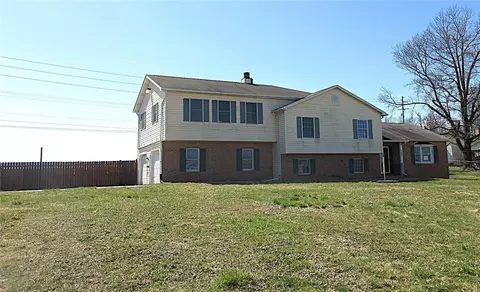 636 E National Pike, Washington, PA 15301