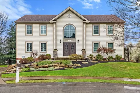 201 Jaclyn Dr, Cranberry Township, PA 16066