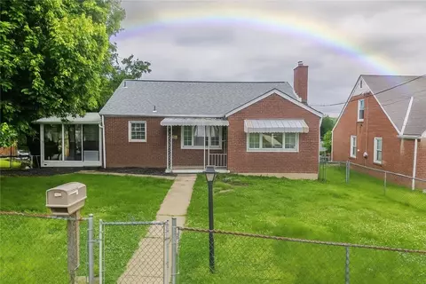 2987 Sycamore St, New Kensington, PA 15068