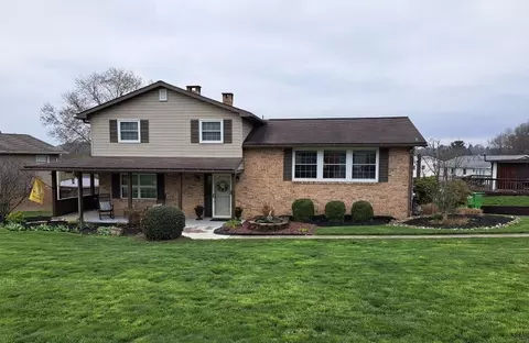 703 Courtview Dr, Greensburg, PA 15601