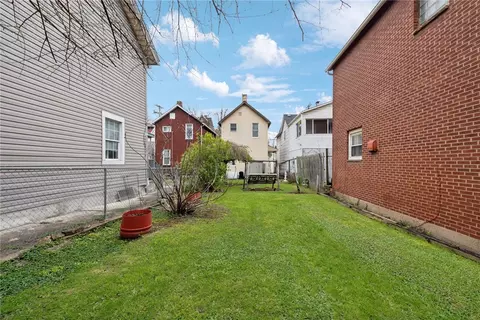 213 Fleet St, Braddock, PA 15104 photo 2