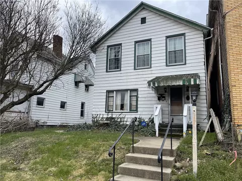 713 Crescent Ave, Ellwood City, PA 16117