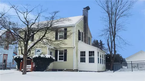 509 Greenwood Dr, Grove City, PA 16127