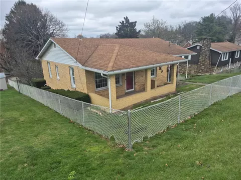 1105 Bennett Ave, Jeannette, PA 15644