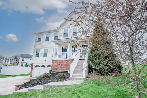 605 Skyline Ct, Irwin, PA 15642