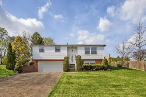 7 Torrington Dr, Greensburg, PA 15601