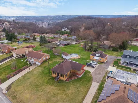 933 Mccoy Rd, Mckees Rocks, PA 15136