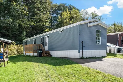 215 Valleyview Dr, Oakdale, PA 15071