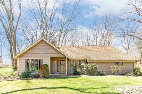 98 Longwell Dr, Grove City, PA 16127