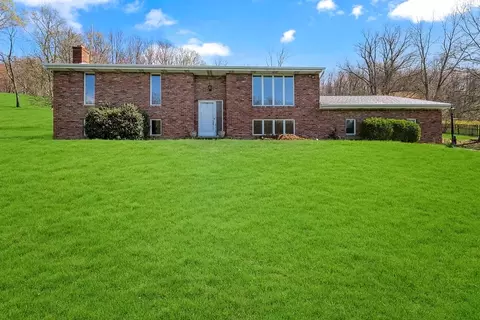 601 Munntown Rd, Finleyville, PA 15332
