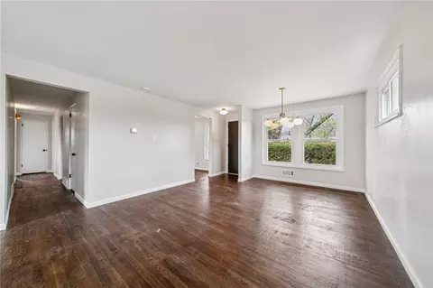 Living - 617 Pinefrost Dr, Monroeville, PA 15146 photo 2 of 9