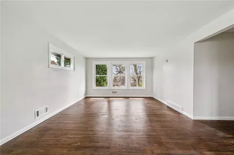 Living - 617 Pinefrost Dr, Monroeville, PA 15146 photo 6 of 9