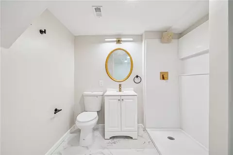 Bath - 617 Pinefrost Dr, Monroeville, PA 15146 photo 3 of 3