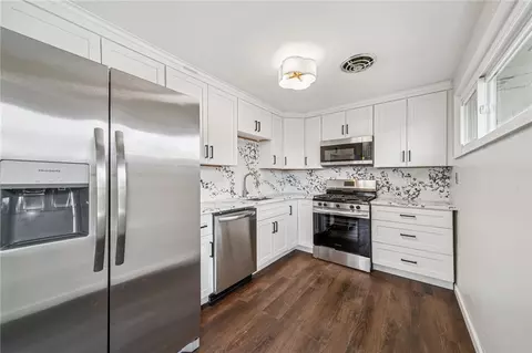 Kitchen - 617 Pinefrost Dr, Monroeville, PA 15146 photo 2 of 4