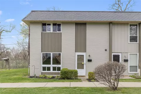 101 College Park Dr, Coraopolis, PA 15108